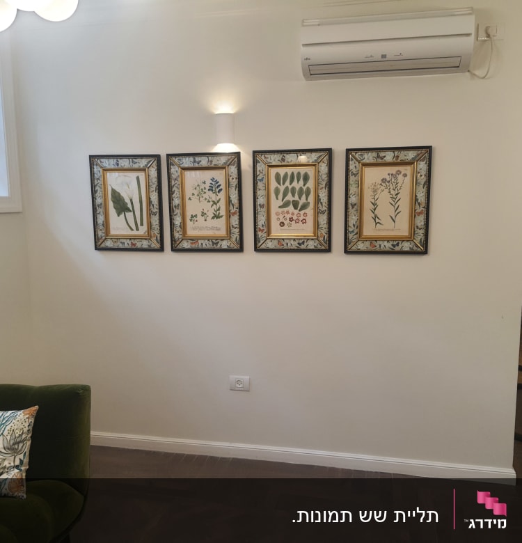 חדר עם מזגן על הקיר ותמונות ממוסגרות